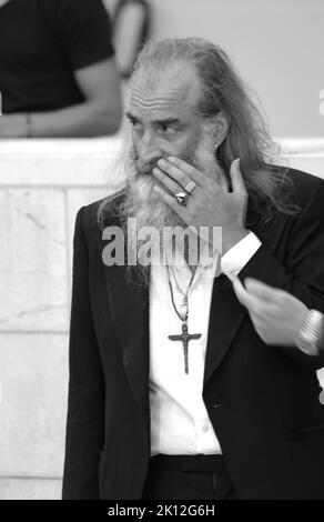 Warren Ellis nimmt an der BLONDEN Filmpremiere beim Venice Film Festival 79. 2022, September 8., Venedig Teil. FAMA © Fausto Marci Stockfoto