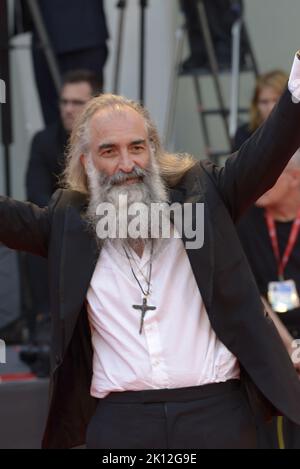 Warren Ellis nimmt an der BLONDEN Filmpremiere beim Venice Film Festival 79. 2022, September 8., Venedig Teil. FAMA © Fausto Marci Stockfoto