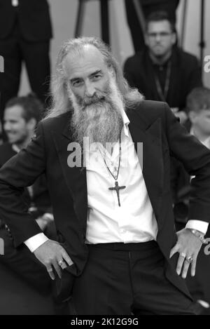 Warren Ellis nimmt an der BLONDEN Filmpremiere beim Venice Film Festival 79. 2022, September 8., Venedig Teil. FAMA © Fausto Marci Stockfoto