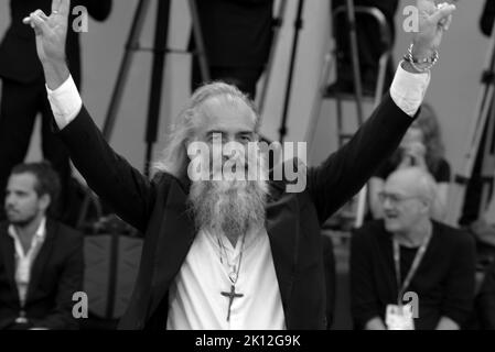 Warren Ellis nimmt an der BLONDEN Filmpremiere beim Venice Film Festival 79. 2022, September 8., Venedig Teil. FAMA © Fausto Marci Stockfoto