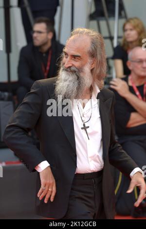 Warren Ellis nimmt an der BLONDEN Filmpremiere beim Venice Film Festival 79. 2022, September 8., Venedig Teil. FAMA © Fausto Marci Stockfoto