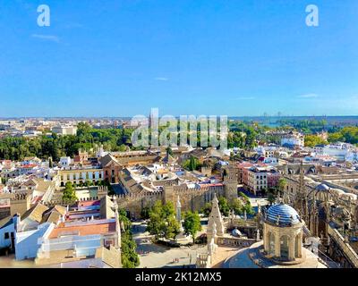 Hochwinkelansicht der schönen Sevilla, Andalusien, Spanien. Die Hauptstadt und größte Stadt der spanischen autonomen Gemeinschaft Andalusien und der Provinz Sevilla. Hochwertige Fotos Stockfoto