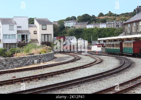 Die Ffestiniog und die Welsh Highland Railway fahren 40 Meilen durch den Snowdonia National Park Stockfoto