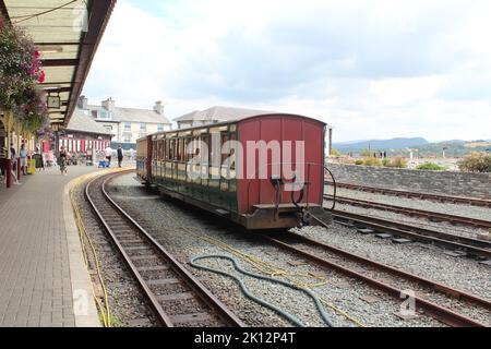 Die Ffestiniog und die Welsh Highland Railway fahren 40 Meilen durch den Snowdonia National Park Stockfoto