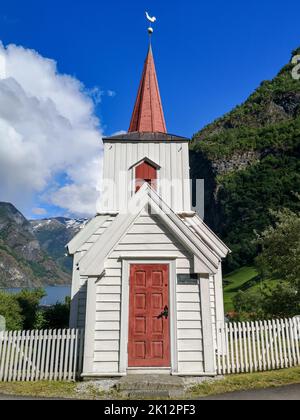 Undredal die kleinste Stabkirche Nordeuropas. Stockfoto