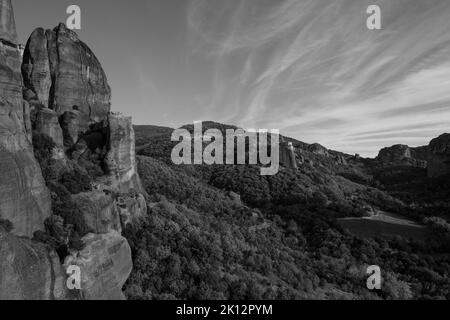 Urlaub: Die wunderbaren '13 Klöster' und ihre atemberaubende Umgebung in Meteora auf dem griechischen Festland Stockfoto