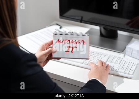 Schreiben, Text anzeigen Automatisieren Sie es. Wort für Konvertierungsprozess oder Anlage zu bedienen automatische Ausrüstung. Stockfoto