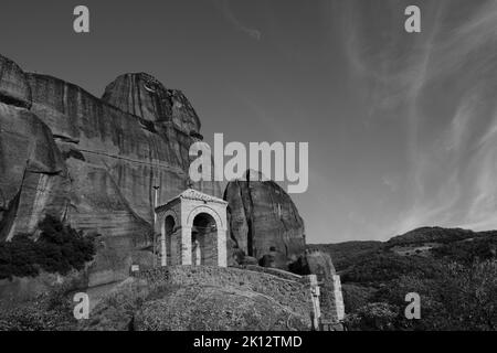 Urlaub: Die wunderbaren '13 Klöster' und ihre atemberaubende Umgebung in Meteora auf dem griechischen Festland Stockfoto