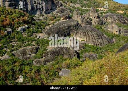 Urlaub: Die wunderbaren '13 Klöster' und ihre atemberaubende Umgebung in Meteora auf dem griechischen Festland Stockfoto