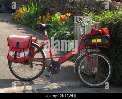 Postboten Fahrrad Stockfoto