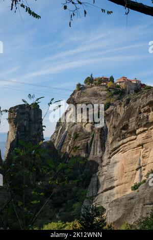 Urlaub: Die wunderbaren '13 Klöster' und ihre atemberaubende Umgebung in Meteora auf dem griechischen Festland Stockfoto