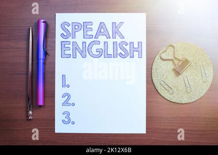 Textunterschrift mit englischen Sprachkenntnissen. Business Concept Study Another Foreign Language Online Verbal Courses Stockfoto