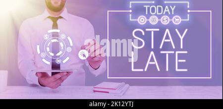 Konzeptionelle Bildunterschrift bleibt zu spät. Wort für Eine Routine, in der eine Person an einen Ort außerhalb der Zeit geht Stockfoto