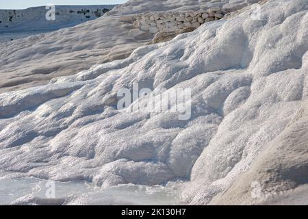 Detail der Pamukkale Travertin-Terrassen, Denizli, Türkei Stockfoto