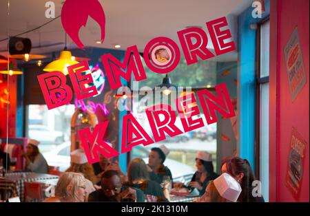 Karen’s Diner in Prestwich, Manchester. Karen’s ist nichts für schwache Nerven, aber es ist der perfekte Ort, um zu Abend zu essen, wenn Sie Ihre Freunde, Familie und nicht mögen Stockfoto