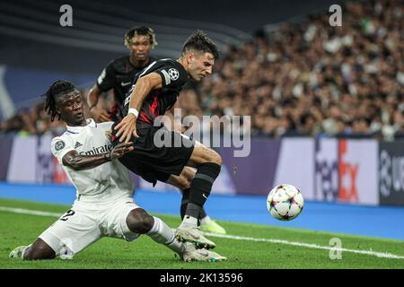 Dominik Szoboszlai aus Leipzig und Eduardo Camavinga aus Real Madrid während des UEFA Champions League, Gruppe F, Fußballspiels zwischen Real Madrid und RB Leipzig am 14. September 2022 in Santiago Bernabeu in Madrid, Spanien. Foto Irina R.Hipolito / SpainDPPI / DPPI - Foto: Irina R.hipolito/DPPI/LiveMedia Stockfoto