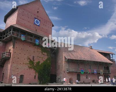 Die majestätische mittelalterliche Burg von Turaida, Sommerlandschaft. Nationalpark Gauja, Sigulda, Lettland (12) Stockfoto