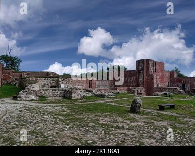 Die majestätische mittelalterliche Burg von Turaida, Sommerlandschaft. Nationalpark Gauja, Sigulda, Lettland (12) Stockfoto