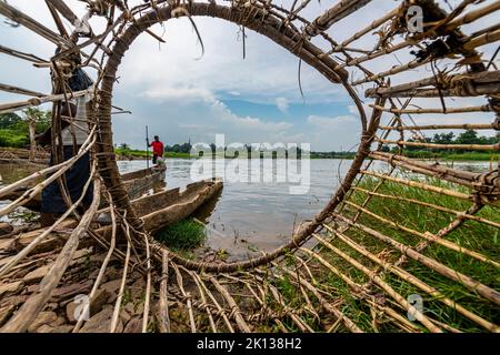 Fangkorb des Wagenya-Stammes, Kisangani, Kongo-Fluss, Demokratische Republik Kongo, Afrika Stockfoto