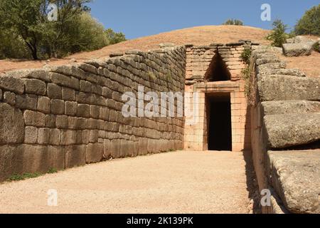 Anfahrt zum Grab von Agamemnon (Schatzkammer von Atreus), neben den Ruinen von Mykene, UNESCO-Weltkulturerbe, Mykines, Peleponnese, Griechenland, Europa Stockfoto