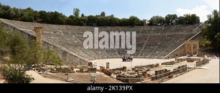 Altes Theater von Asclepeion, in der antiken Stadt Epidaurus, UNESCO-Weltkulturerbe, Lygouno, Halbinsel Argolid, Griechenland, Europa Stockfoto