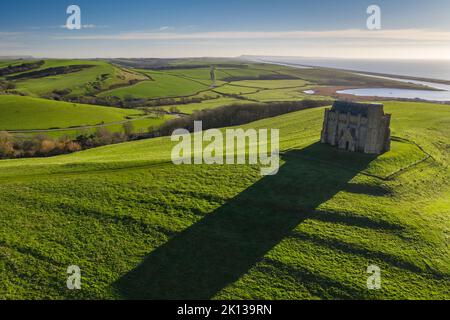 Luftaufnahme der St. Catherine's Chapel in der Nähe des Dorfes Abbotsbury, Dorset, England, Großbritannien, Europa Stockfoto