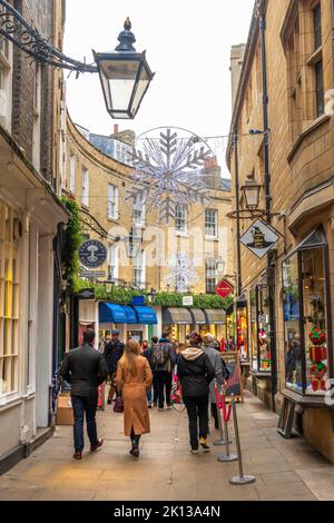 Weihnachtseinkäufe, Rose Crescent, Cambridge, Cambridgeshire, England, Vereinigtes Königreich, Europa Stockfoto