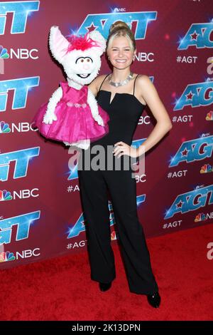 Pasadena, USA. 14. September 2022. Darci Lynne Farmer, Petunia bei der America's Got Talent Saison 17 - Gewinner der Live Show Red Carpet im Pasadena Sheraton Hotel am 14. September 2022 in Pasadena, CA (Foto von Katrina Jordan/Sipa USA) Quelle: SIPA USA/Alamy Live News Stockfoto