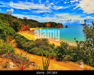 Eine schöne Aussicht auf Sancho Beach in Brasilien unter bewölktem Himmel Stockfoto