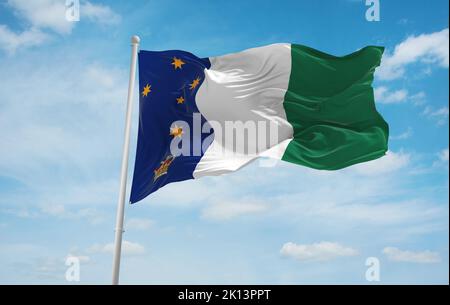 Flagge von Afrikanern europäischer Abstammung Engländer in Südafrika bei wolkenverhangiger Himmelshintergrund, Flagge für ethnische Gruppenkultur, regionaler Autor Stockfoto