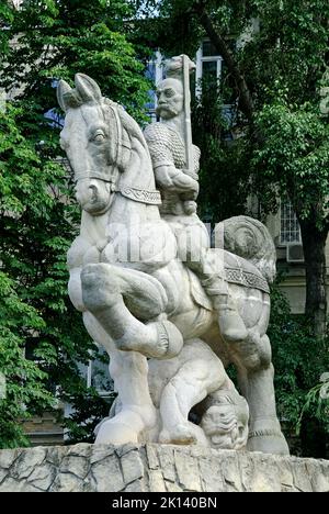 Denkmal des Fürsten Swjatoslaw auf einem aus Stein gemeißelten Pferd Kiew, Ukraine Stockfoto