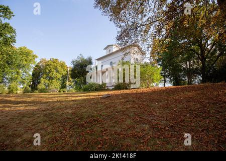 Krefeld - Nahaufnahme des im italienischen Stil erbauten Hauses Schönhausen, das sich heute im Besitz eines IT-Unternehmens befindet, Nordrhein-Westfalen, Deutschland, 23,0 Stockfoto