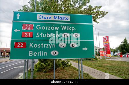 Billiger Sprit bei Circle K Tankstellen in Kostrzyn, Polen. Preisafel, Tanktourismus, Spritpreise. Stockfoto