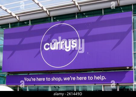 Currys-Geschäft für Haushaltsgeräte im Staples Corner Einzelhandelsgeschäft, London, Großbritannien Stockfoto