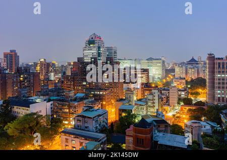 Dämmerung Luftaufnahme des Zhongzheng Bezirks Stadtbild in Taipei, Taiwan Stockfoto