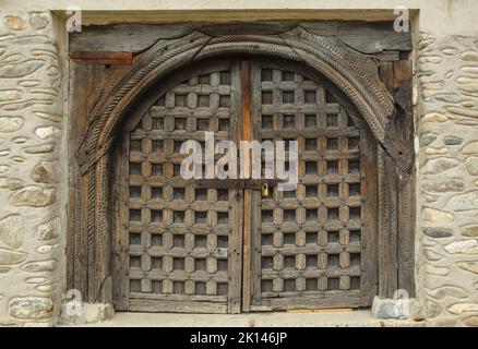 Alte geschnitzte Holztür (Detail) Stockfoto