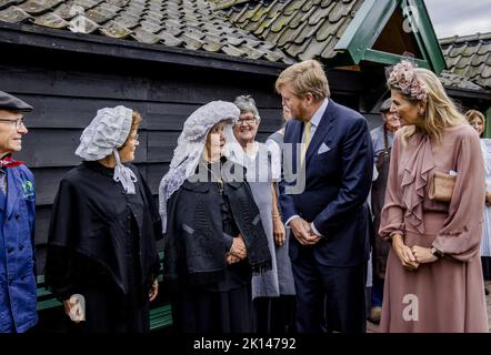 2022-09-15 13:39:10 GEMERT - König Willem-Alexander und Königin Maxima kommen im Boerenbondensmuseum während eines regionalen Besuchs im Peel in der Provinz Nordbrabant an. Der Besuch konzentriert sich auf die Entwicklung des Naturschutzes, die Zukunft des Agrarsektors, neue Formen der sozialen Zusammenarbeit und innovatives Unternehmertum in der Peel-Region. ANP SEM VAN DER WAL niederlande Out - belgien Out Stockfoto