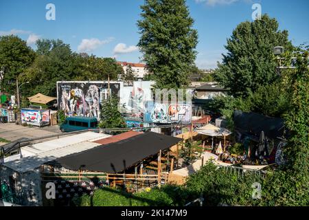 Biergarten auf dem RAW-Gelände in Berlin-Friedrichshain Stockfoto