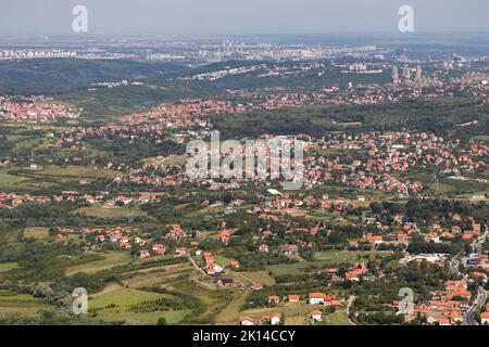 Atemberaubende Landschaft vom Avala-Turm in der Nähe der Stadt Belgrad, Serbien Stockfoto