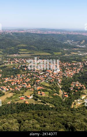 Atemberaubende Landschaft vom Avala-Turm in der Nähe der Stadt Belgrad, Serbien Stockfoto