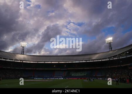 ROTTERDAM, NIEDERLANDE - 15. SEPTEMBER: Wetterbericht bei de Kuip während des UEFA Europa League-Spiels zwischen Feyenoord und SK Sturm Graz am 15. September 2022 in de Kuip in Rotterdam, Niederlande (Foto: Peter Lous/Orange Picts) Stockfoto