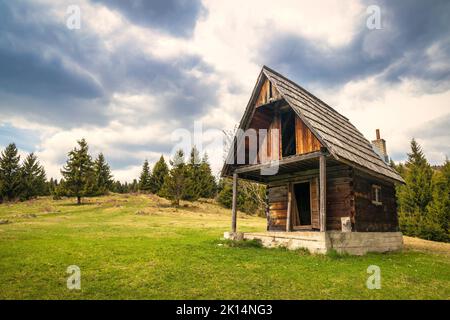 Tourist Holzhütte in der Polana kleinen Bergkette in der Mittelslowakei, Europa. Stockfoto