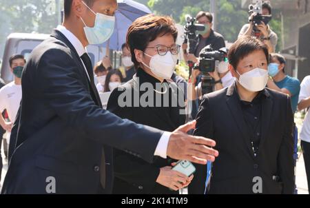 Die ehemalige Hongkonger Chefin Carrie Lam Cheng Yuet-ngor nimmt an der Beerdigung von Ambrose Lee Siu-kwong im Universal Funeral Parlor, Hung Hom, Teil. 12SEP22 SCMP/Dickson Lee Stockfoto