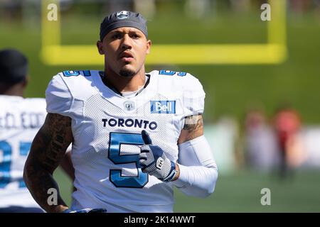 Ottawa, Kanada. 10. September 2022. Toronto Argonauts Defensive Lineman Shane Ray (5) während des Aufwärmpuls vor dem CFL-Spiel zwischen Toronto Argonauts und Ottawa Redblacks im TD Place Stadium in Ottawa, Kanada. Daniel Lea/CSM/Alamy Live News Stockfoto