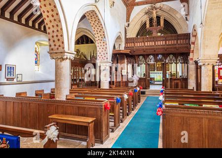 Das Innere der Allerheiligen-Kirche im Cotswold-Dorf Down Ampney, Gloucestershire, Großbritannien. Ralph Vaughan Williams wurde im Alten Vikarage geboren. Stockfoto