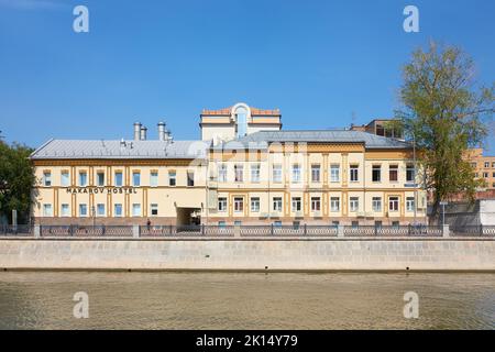 Sadovnicheskaya Damm, ein altes Haus am Ufer des Flusses Moskau, erbaut 1880, Attraktion: Moskau, Russland - 17. August 2022 Stockfoto