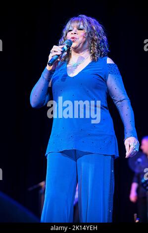 14. September 2022, Sheffield, South Yorkshire, USA: Deniece Williams auf der Giants of Soul Tour im Sheffield City Hall, Sheffield, Großbritannien, 14.09.2022 (Bildnachweis: © Robin Burns/ZUMA Press Wire) Stockfoto