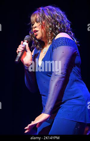 14. September 2022, Sheffield, South Yorkshire, USA: Deniece Williams auf der Giants of Soul Tour im Sheffield City Hall, Sheffield, Großbritannien, 14.09.2022 (Bildnachweis: © Robin Burns/ZUMA Press Wire) Stockfoto