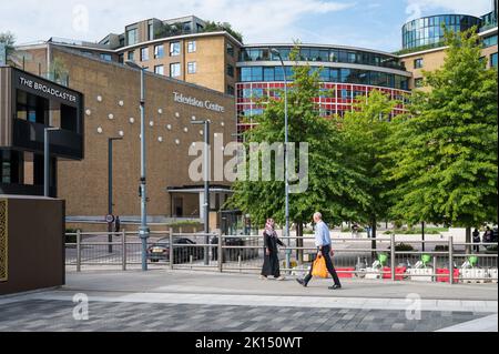 Fernsehzentrum, ehemaliger Hauptsitz von BBC Television, heute drei Studios, die von BBC Studioworks betrieben werden und für die Fernsehproduktion genutzt werden. London, England, Großbritannien Stockfoto