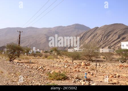 Kleines Dorf in der Nähe des Wadi Bani Khalid, Oman Stockfoto